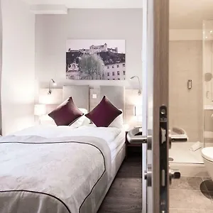 Junior By Max 70 Guest house