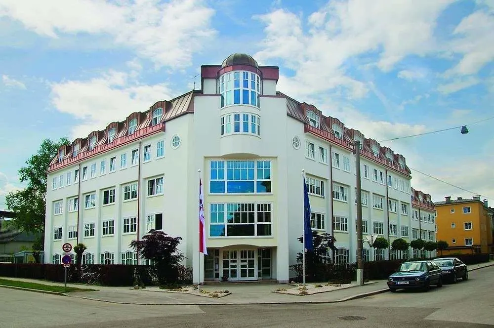Vandrerhjem Mynext - Riverside Hotel Salzburg