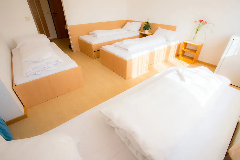Vandrerhjem Mynext - Riverside Hotel Salzburg Østrig