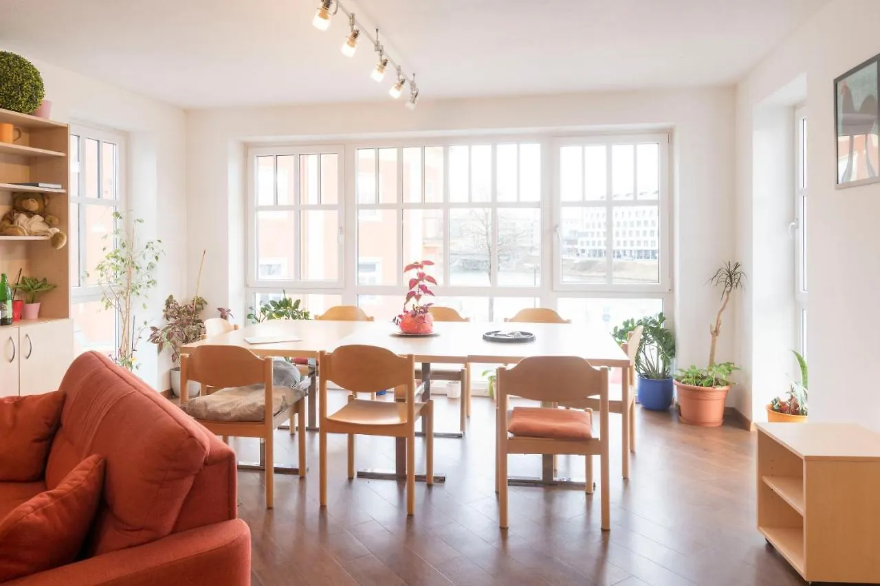 Vandrerhjem Mynext - Riverside Hotel Salzburg Østrig